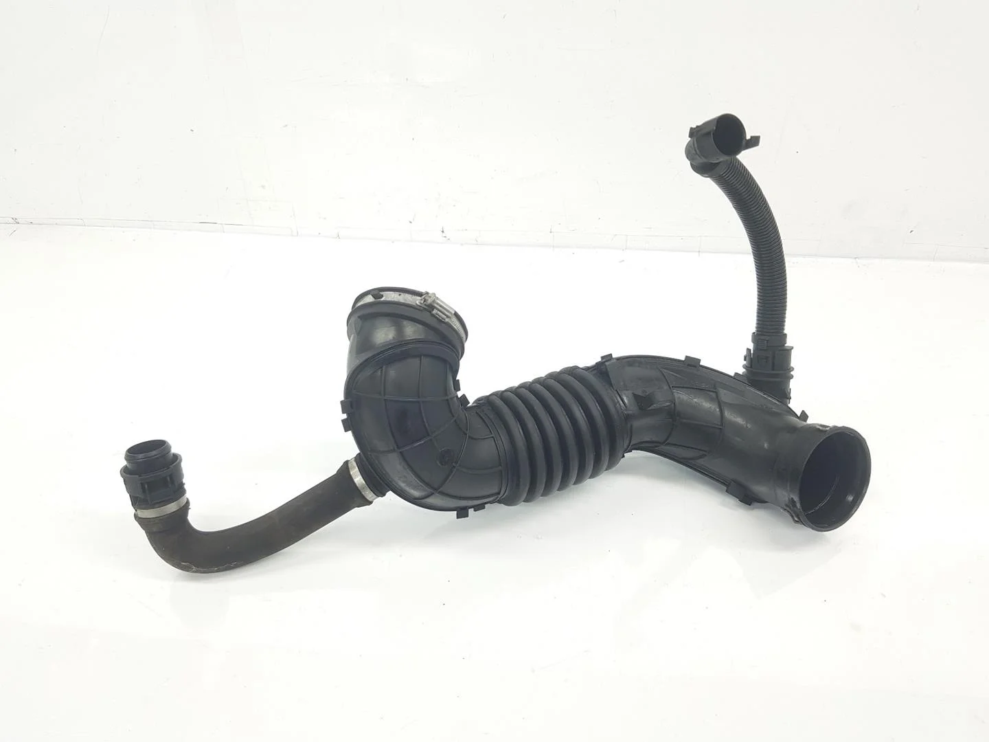 BMW F20 F30 Temiz Hava Borusu 13717810745